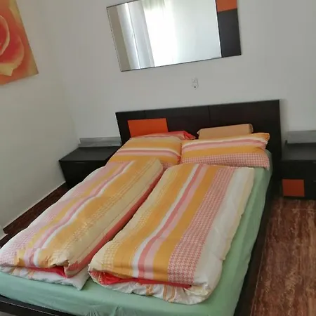 Schoene Wohnung Mit Wifi Und Parkplatz Auf Der Strasse Oliva Exterior photo