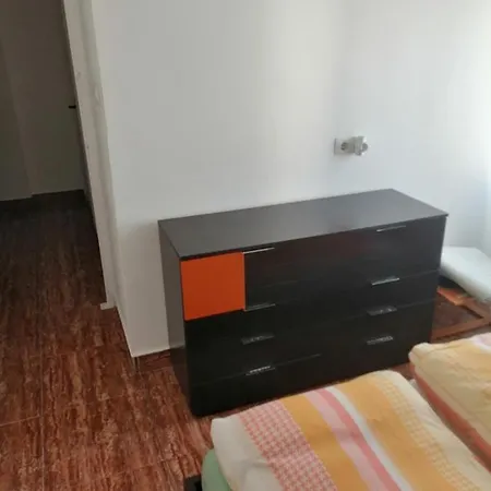 Schoene Wohnung Mit Wifi Und Parkplatz Auf Der Strasse Oliva Exterior photo