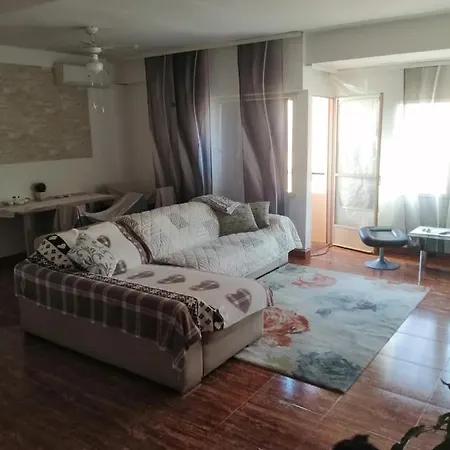 Schoene Wohnung Mit Wifi Und Parkplatz Auf Der Strasse Oliva Exterior photo