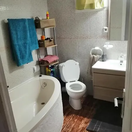 Schoene Wohnung Mit Wifi Und Parkplatz Auf Der Strasse Oliva Exterior photo