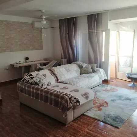 Schoene Wohnung Mit Wifi Und Parkplatz Auf Der Strasse Oliva Exterior photo