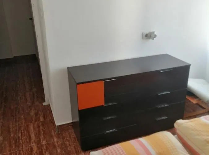 Schoene Wohnung Mit Wifi Und Parkplatz Auf Der Strasse