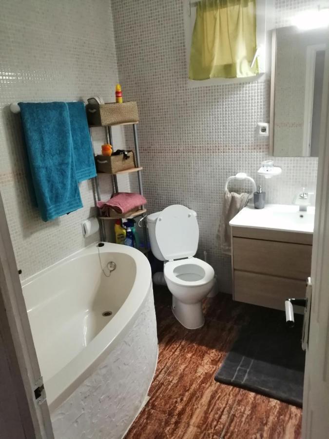 Schoene Mit Wifi Und Parkplatz Auf Der Strasse Apartment Oliva